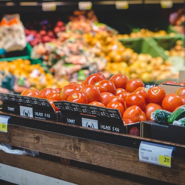 Wie können wir nachhaltig im Supermarkt einkaufen und möglichst wenig Lebensmittel zu Hause verschwenden? 4_pely.de